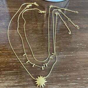 Madewell Full Sun Layer Necklace Set
Color: Vintage Gold